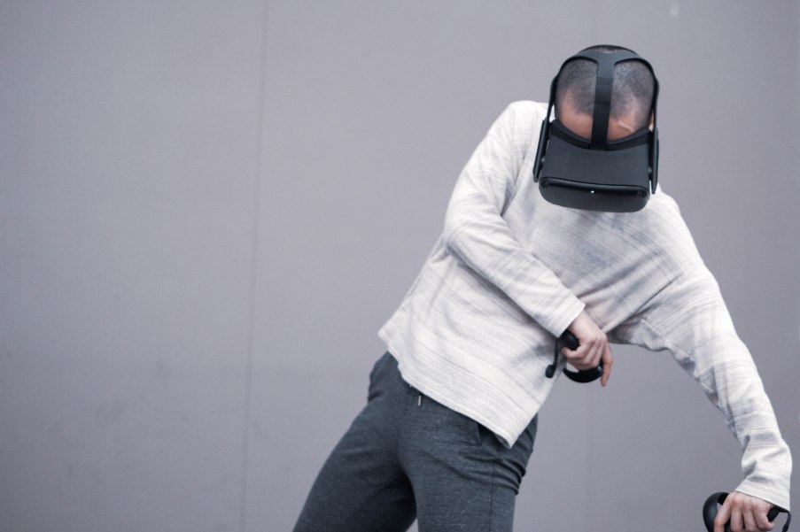 Virtual and Augmented Environments in Collaborative Experience