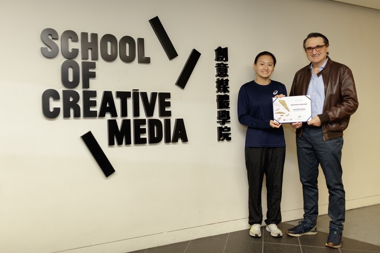 Prof Richard Allen presented the award certificate and prize of SCM Chinese New Year Card Competition 2024