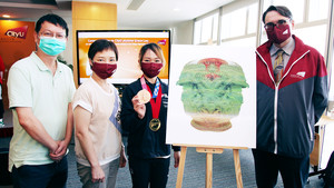 Grace Lau Mo-sheung (BScCM Alumna) Received the SCM Distinguished Alumni Award
